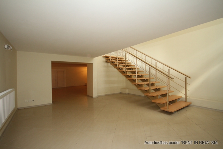 Sludinājumi. Multifunkcionālas telpa birojam, noliktavai, ražotnei, šūšanas ceham vai citai nodarbei.  Kalētu Cena: 720 EUR/mēn Foto #8