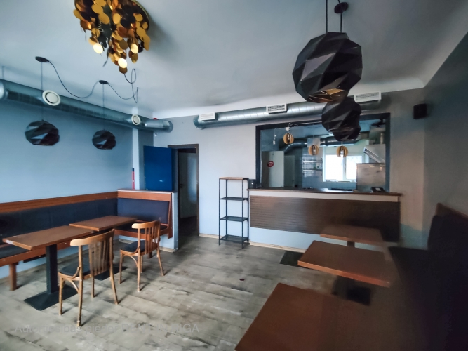Sludinājumi. Veikala telpas pie Centra sporta kvartāla.  Telpas nav piemērotas ēdināšanai. Tur iepriekš atradās Cena: 600 EUR/mēn Foto #2