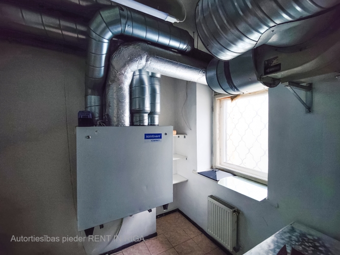 Sludinājumi. Veikala telpas pie Centra sporta kvartāla.  Telpas nav piemērotas ēdināšanai. Tur iepriekš atradās Cena: 600 EUR/mēn Foto #5