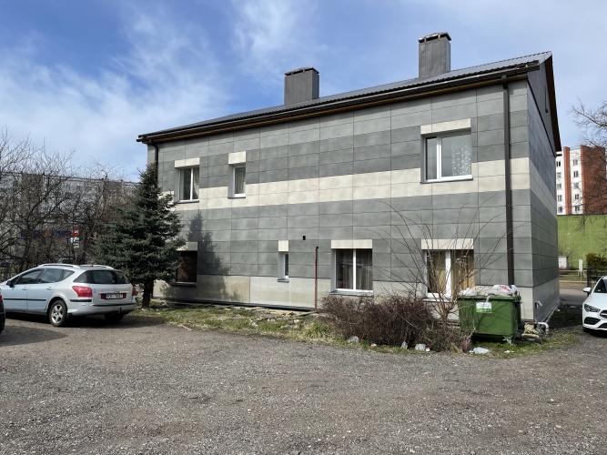 Sludinājumi. Iznomā atsevišķi stāvošu divstāvu ēku Dārzciemā.  Attīstīta sabiedriskā transporta infrastruktūra Cena: 1400 EUR/mēn Foto #2