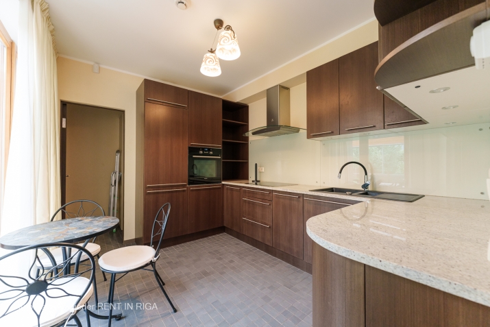 Объявление. Предлагаем преобрести дом в благоустроенном посёлке Салиена, идеально расположенный между Ригой и Цена: 360000 EUR Foto #5