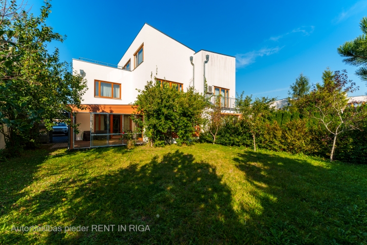 Объявление. Предлагаем преобрести дом в благоустроенном посёлке Салиена, идеально расположенный между Ригой и Цена: 360000 EUR Foto #1