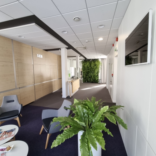 Sludinājumi. Gaišs birojs ar vienreizēju skatu uz Vecrīgas arhitektūru un Brīvības pieminekli.   Lieliska Cena: 2448 EUR/mēn Foto #2