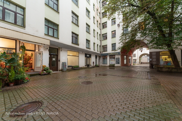 Sludinājumi. Piedavajam iegādāties gaumigi iekartotu dzivokli Rigas aktivaja centra  Upisa Pasaza. Cena: 197000 EUR Foto #1