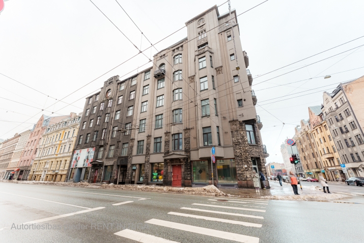 Sludinājumi. Tirdzniecības telpas uz Matīsa un Čaka stūra.  Visā ēkā tikko ir pabeigta renovācija. Nomainītas Cena: 320000 EUR Foto #2