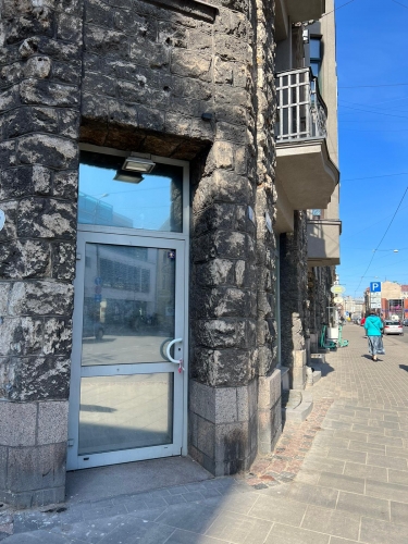 Sludinājumi. Tirdzniecības telpas uz Matīsa un Čaka stūra.  Visā ēkā tikko ir pabeigta renovācija. Nomainītas Cena: 320000 EUR Foto #3