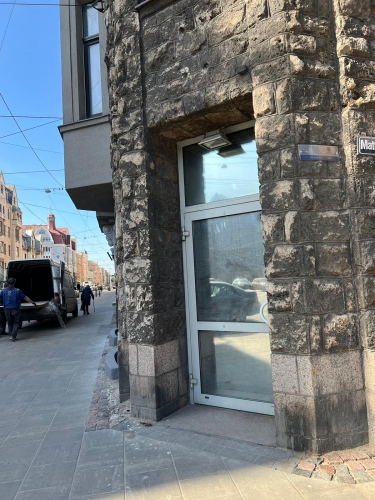 Sludinājumi. Tirdzniecības telpas uz Matīsa un Čaka stūra.  Visā ēkā tikko ir pabeigta renovācija. Nomainītas Cena: 320000 EUR Foto #4