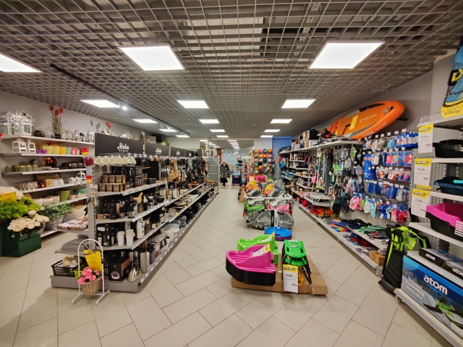 Sludinājumi. Iznomā tirdzniecības platību 2.stāvā TC LIIBA, Ķekavā.  Uz 2.stāvu ved gan eskalatori, gan lifti. Cena: 1040 EUR/mēn Foto #7