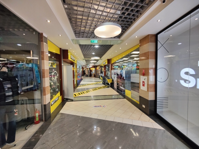 Sludinājumi. Iznomā tirdzniecības platību 2.stāvā TC LIIBA, Ķekavā.  Uz 2.stāvu ved gan eskalatori, gan lifti. Cena: 2100 EUR/mēn Foto #5