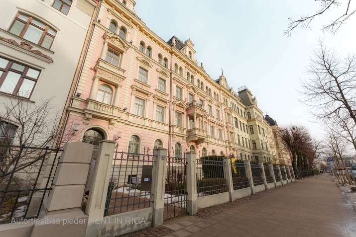 Sludinājumi. Mansarda tipa telpas Klusajā centrā!  Lieliska atrašanās vieta, pastaigas attālumā  pasakainās Cena: 2780 EUR/mēn Foto #8