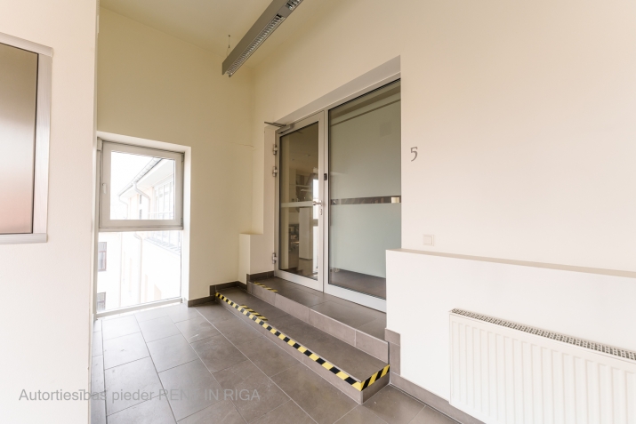 Sludinājumi. Mansarda tipa telpas Klusajā centrā!  Lieliska atrašanās vieta, pastaigas attālumā  pasakainās Cena: 2780 EUR/mēn Foto #7