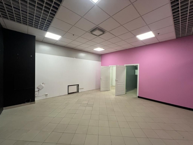 Sludinājumi. Iznomā telpas T/C IXO Zolitūdē.   + 2.stāvs; + Ir ūdens pieslēgums; + Pie ēkas bezmaksas Cena: 285 EUR/mēn Foto #3