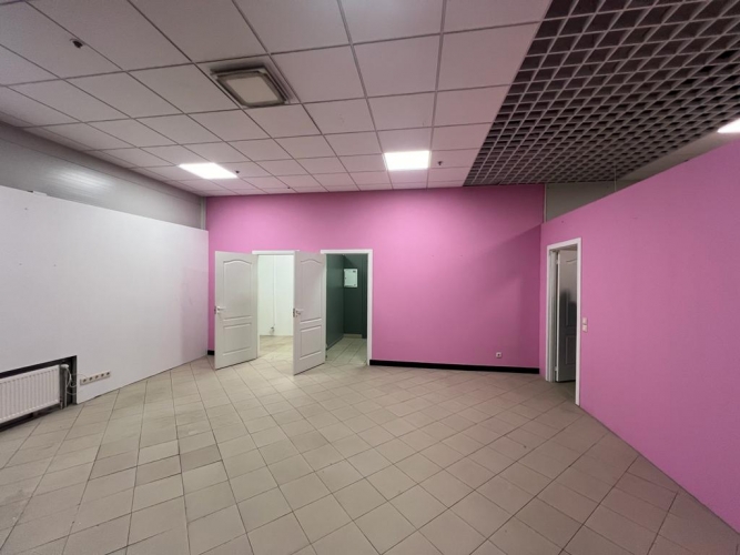 Sludinājumi. Iznomā telpas T/C IXO Zolitūdē.   + 2.stāvs; + Ir ūdens pieslēgums; + Pie ēkas bezmaksas Cena: 285 EUR/mēn Foto #4