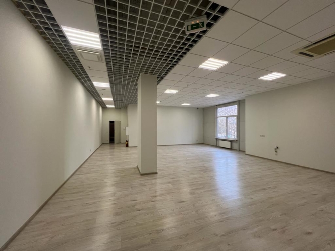 Sludinājumi. Iznomā telpas Zolitūdē, t/c \'IXO\'.  + 2. stāvs. + Pie ēkas bezmaksas autostāvvieta; + Pieejams Cena: 750 EUR/mēn Foto #2