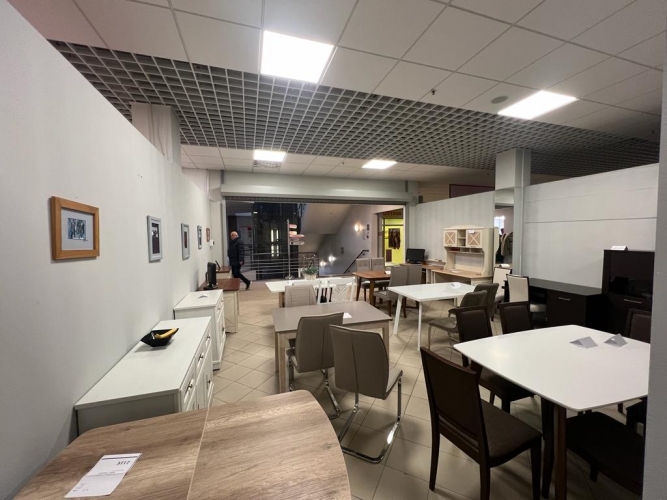 Sludinājumi. Iznomā tirzniecības telpas Zolitūdē, t/c \'IXO\'.  + 2. stāvs. + Pie ēkas bezmaksas autostāvvieta; + Cena: 285 EUR/mēn Foto #4