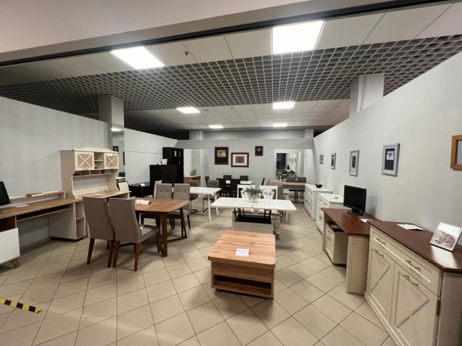 Sludinājumi. Iznomā tirzniecības telpas Zolitūdē, t/c \'IXO\'.  + 2. stāvs. + Pie ēkas bezmaksas autostāvvieta; + Cena: 285 EUR/mēn Foto #2