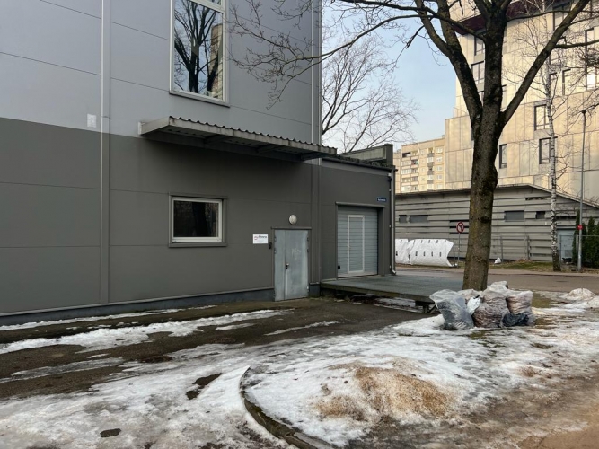 Sludinājumi. Iznomā tirzniecības telpas Zolitūdē, t/c \'IXO\'.  + 2. stāvs. + Pie ēkas bezmaksas autostāvvieta; + Cena: 285 EUR/mēn Foto #8