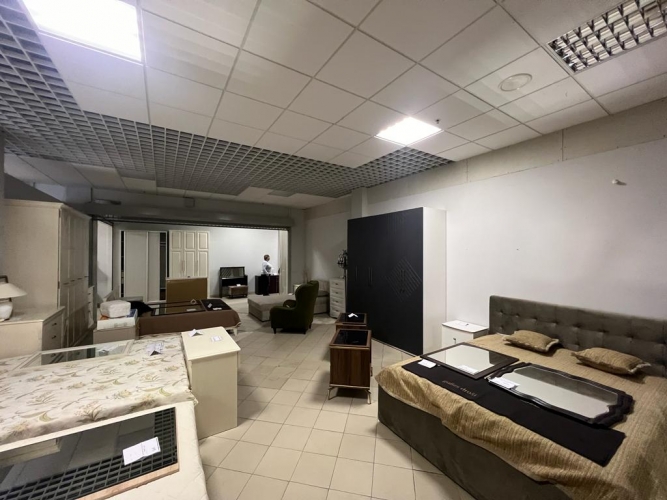 Sludinājumi. Iznomā tirzniecības telpas Zolitūdē, t/c \'IXO\'.  + 2. stāvs. + Pie ēkas bezmaksas autostāvvieta; + Cena: 456 EUR/mēn Foto #3