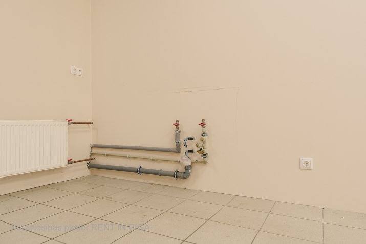 Объявление. Аренда помещения в Кенгараге  + 1 этаж; + Большие витрины; + Арендатор может построить свой вход с Цена: 1312 EUR/мес. Foto #7