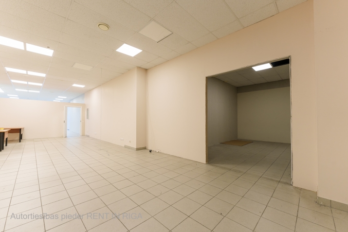 Объявление. Аренда помещения в Кенгараге  + 1 этаж; + Большие витрины; + Арендатор может построить свой вход с Цена: 1312 EUR/мес. Foto #8