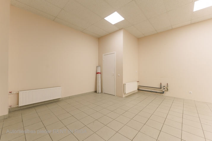 Объявление. Аренда помещения в Кенгараге  + 1 этаж; + Большие витрины; + Арендатор может построить свой вход с Цена: 1312 EUR/мес. Foto #5