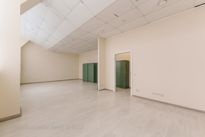 Sludinājumi. Iznomā telpas Ķengaragā  + 2. stāvs; + Platība sastāv no atvērta telpas; + Rampas; + Kravas lifts. Cena: 1000 EUR/mēn Foto #8