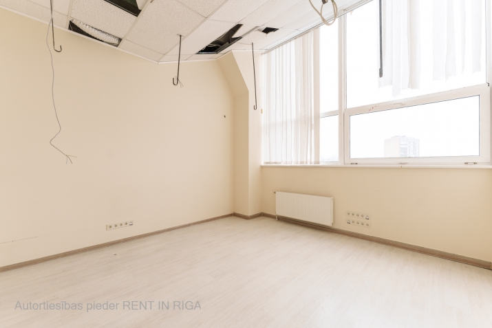 Sludinājumi. Iznomā telpas Ķengaragā  + 2. stāvs; + Platība sastāv no atvērta telpas; + Rampas; + Kravas lifts. Cena: 1000 EUR/mēn Foto #6