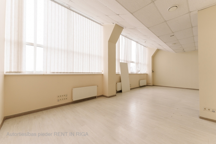 Sludinājumi. Iznomā telpas Ķengaragā  + 2. stāvs; + Platība sastāv no atvērta telpas; + Rampas; + Kravas lifts. Cena: 1000 EUR/mēn Foto #7