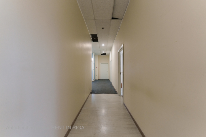 Sludinājumi. Iznomā telpas Ķengaragā  + 2. stāvs; + Platība sastāv no atvērta telpas; + Rampas; + Kravas lifts. Cena: 1000 EUR/mēn Foto #3