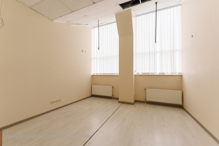 Sludinājumi. Iznomā telpas Ķengaragā  + 2. stāvs; + Platība sastāv no atvērta telpas; + Rampas; + Kravas lifts. Cena: 1000 EUR/mēn Foto #9