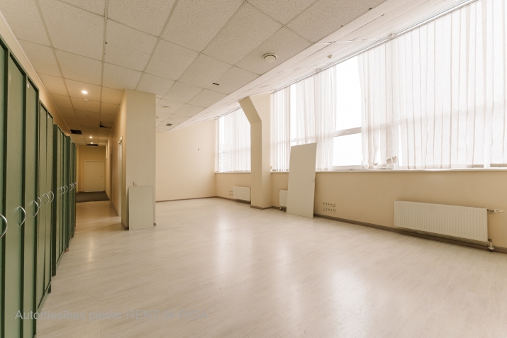 Sludinājumi. Iznomā telpas Ķengaragā  + 2. stāvs; + Platība sastāv no atvērta telpas; + Rampas; + Kravas lifts. Cena: 1000 EUR/mēn Foto #5