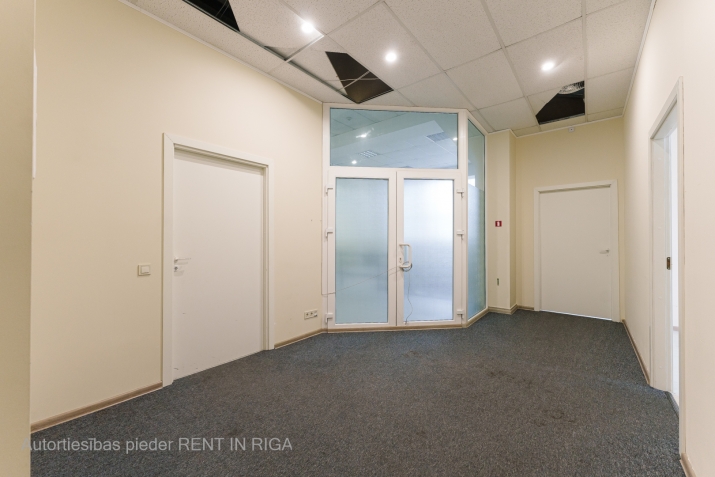 Sludinājumi. Iznomā telpas Ķengaragā  + 2. stāvs; + Platība sastāv no atvērta telpas; + Rampas; + Kravas lifts. Cena: 1000 EUR/mēn Foto #2