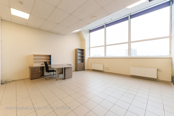 Sludinājumi. Piedāvājumā telpas Ķengaragā.  + 4. stāvs; + Platība sastāv no atvērta telpas; + Ventilācija; + Cena: 576 EUR/mēn Foto #3