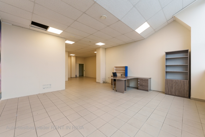 Sludinājumi. Piedāvājumā telpas Ķengaragā.  + 4. stāvs; + Platība sastāv no atvērta telpas; + Ventilācija; + Cena: 576 EUR/mēn Foto #4