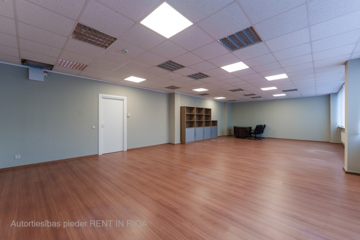 Sludinājumi. Piedāvājumā telpas Ķengaragā.  + 2. stāvs; + Platība sastāv no atvērta telpas; + Ventilācija; + Cena: 590 EUR/mēn Foto #5