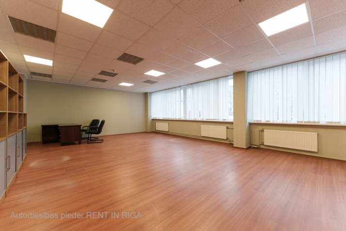 Sludinājumi. Piedāvājumā telpas Ķengaragā.  + 2. stāvs; + Platība sastāv no atvērta telpas; + Ventilācija; + Cena: 590 EUR/mēn Foto #2