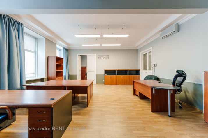 Объявление. Предлагаем в аренду офис, который объединён с квартирой в центре города. Помещение можно Цена: 850 EUR/мес. Foto #2