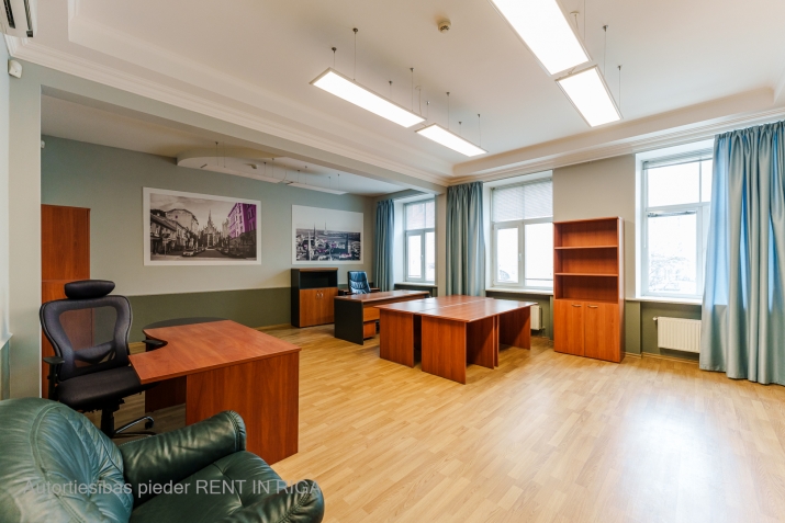 Объявление. Предлагаем в аренду офис, который объединён с квартирой в центре города. Помещение можно Цена: 850 EUR/мес. Foto #1
