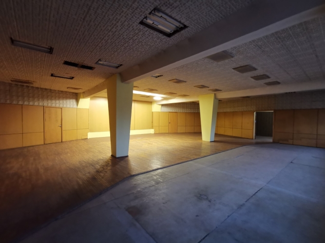 Sludinājumi. Iznomā bijušo aktu zāli industriālajā parkā.  Zāle atrodas 2.stāvā. Telpas sastāv no lielās zāles Cena: 511 EUR/mēn Foto #3