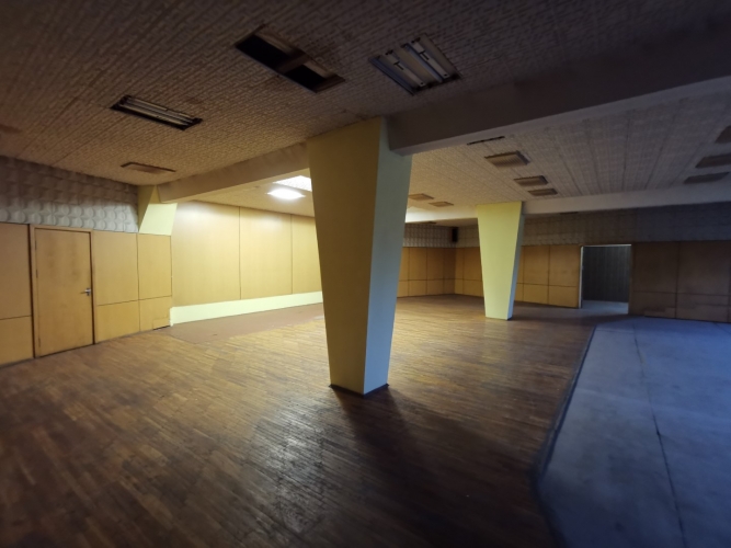 Sludinājumi. Iznomā bijušo aktu zāli industriālajā parkā.  Zāle atrodas 2.stāvā. Telpas sastāv no lielās zāles Cena: 511 EUR/mēn Foto #4