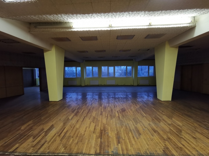 Sludinājumi. Iznomā bijušo aktu zāli industriālajā parkā.  Zāle atrodas 2.stāvā. Telpas sastāv no lielās zāles Cena: 511 EUR/mēn Foto #5