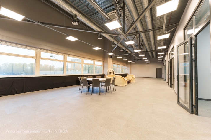 Sludinājumi. Izīrē biroju Krasta ielā. Pilnībā renovēta ēka.  Telpas var aprīkot atbilstoši nomnieka vajadzībām. Cena: 6460 EUR/mēn Foto #1