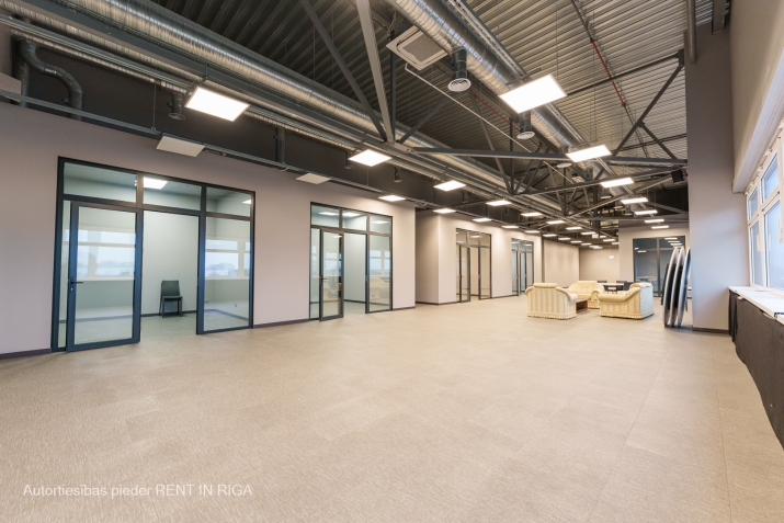 Sludinājumi. Izīrē biroju Krasta ielā. Pilnībā renovēta ēka.  Telpas var aprīkot atbilstoši nomnieka vajadzībām. Cena: 6460 EUR/mēn Foto #2