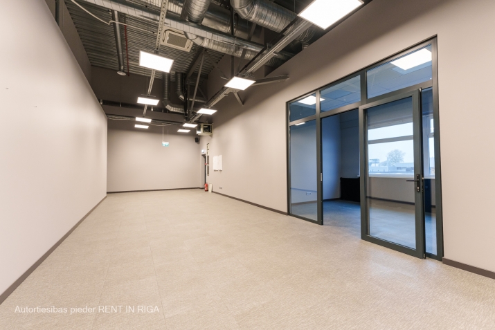 Sludinājumi. Izīrē biroju Krasta ielā. Pilnībā renovēta ēka.  Telpas var aprīkot atbilstoši nomnieka vajadzībām. Cena: 6460 EUR/mēn Foto #5