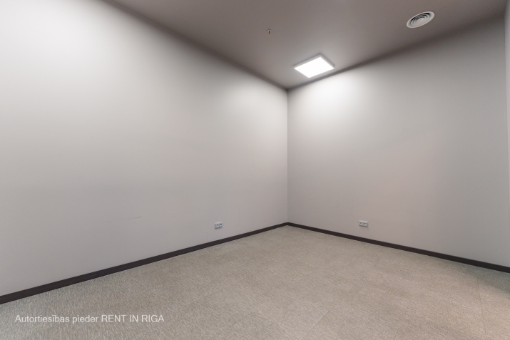 Sludinājumi. Izīrē biroju Krasta ielā. Pilnībā renovēta ēka.  Telpas var aprīkot atbilstoši nomnieka vajadzībām. Cena: 6460 EUR/mēn Foto #9