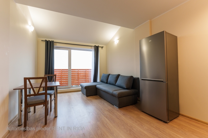 Sludinājumi. Īrei pieejams studio tipa dzīvoklis jaunajā projektā.    Dzīvoklis ir aprīkots ar visu Cena: 350 EUR/mēn Foto #1