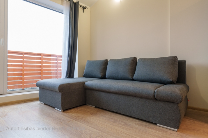 Sludinājumi. Īrei pieejams studio tipa dzīvoklis jaunajā projektā.    Dzīvoklis ir aprīkots ar visu Cena: 350 EUR/mēn Foto #2