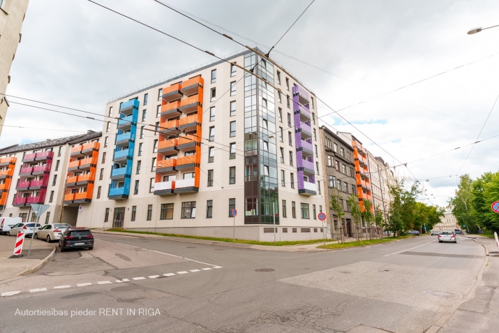 Sludinājumi. Īrei pieejams studio tipa dzīvoklis jaunajā projektā.    Dzīvoklis ir aprīkots ar visu Cena: 350 EUR/mēn Foto #9