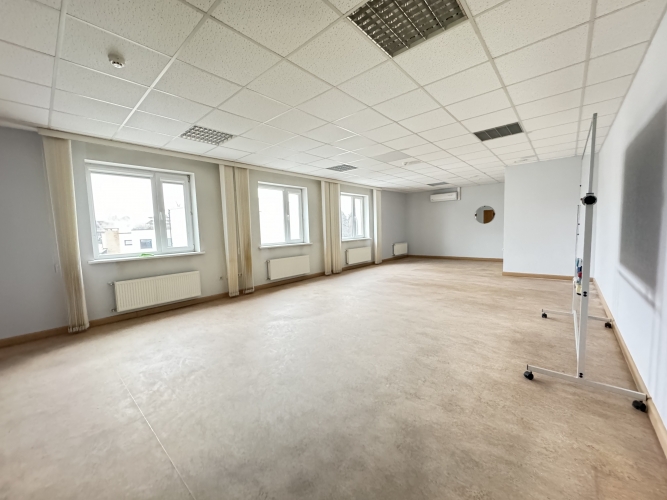 Sludinājumi. Birojs Slokas ielā. Fiksēta nomas maksa. Nomas maksā ir iekļaiti komunālie maksājumi, stāvvieta, Cena: 671 EUR/mēn Foto #4