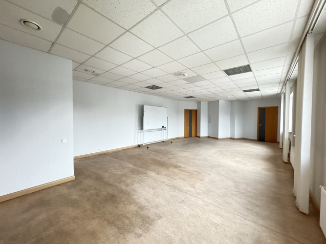 Sludinājumi. Birojs Slokas ielā. Fiksēta nomas maksa. Nomas maksā ir iekļaiti komunālie maksājumi, stāvvieta, Cena: 671 EUR/mēn Foto #2